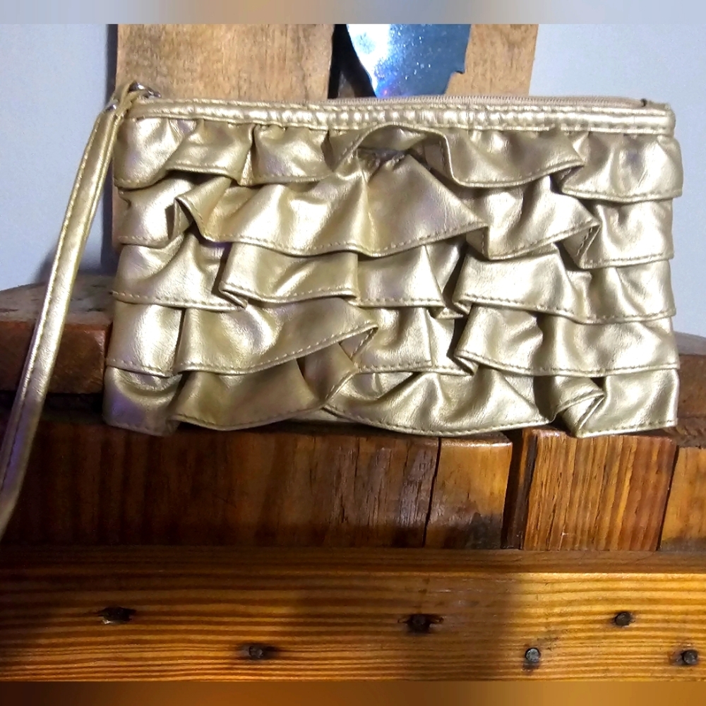 CLUTCH WRISTLET